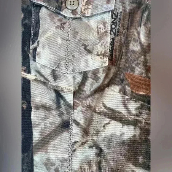 Cabela’s womens size Medium Zonz Woodland hunting shirt button down camouflage - Picture 5 of 11